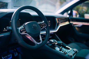 Бляскав коктейл и ексклузивна локация - Volkswagen представи новия Touareg